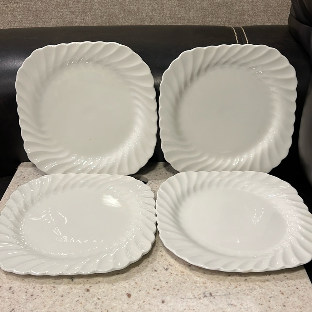 Vintage Johnson Brothers Ironstone Small Swirl Plates (B8)